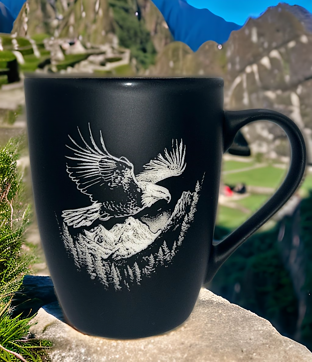 Tasse mit Gravur/auf Wunsch auch mit Text/gummierte Oberfläche/Farbe Schwarz/Porzellan/Personalisiert/Geschenk/mit Verschiedenen-Motiven in Geschenkverpackung/ Hobby