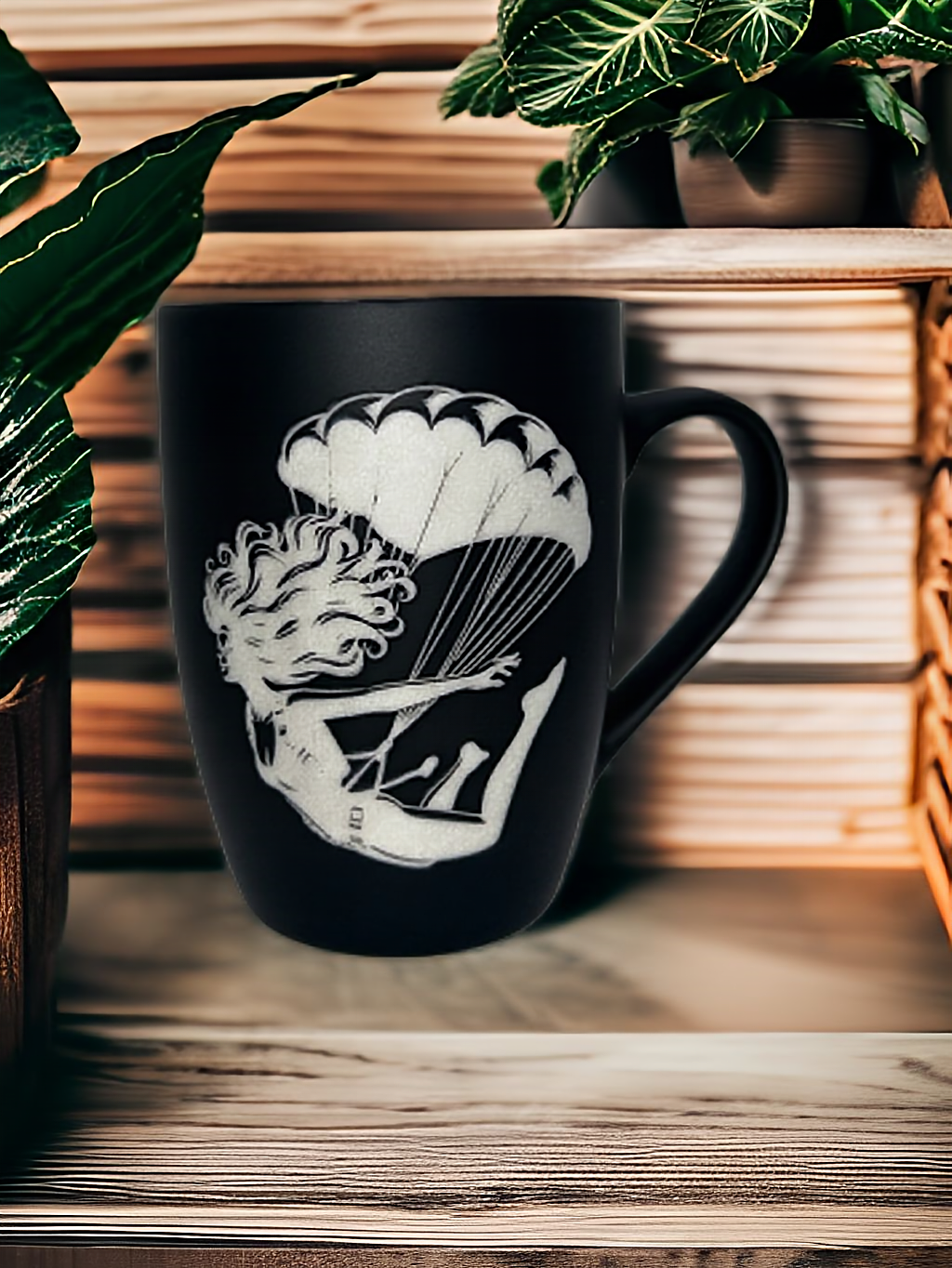 Tasse mit Gravur/auf Wunsch auch mit Text/gummierte Oberfläche/Farbe Schwarz/Porzellan/Personalisiert/Geschenk/mit Verschiedenen-Motiven in Geschenkverpackung/ Hobby