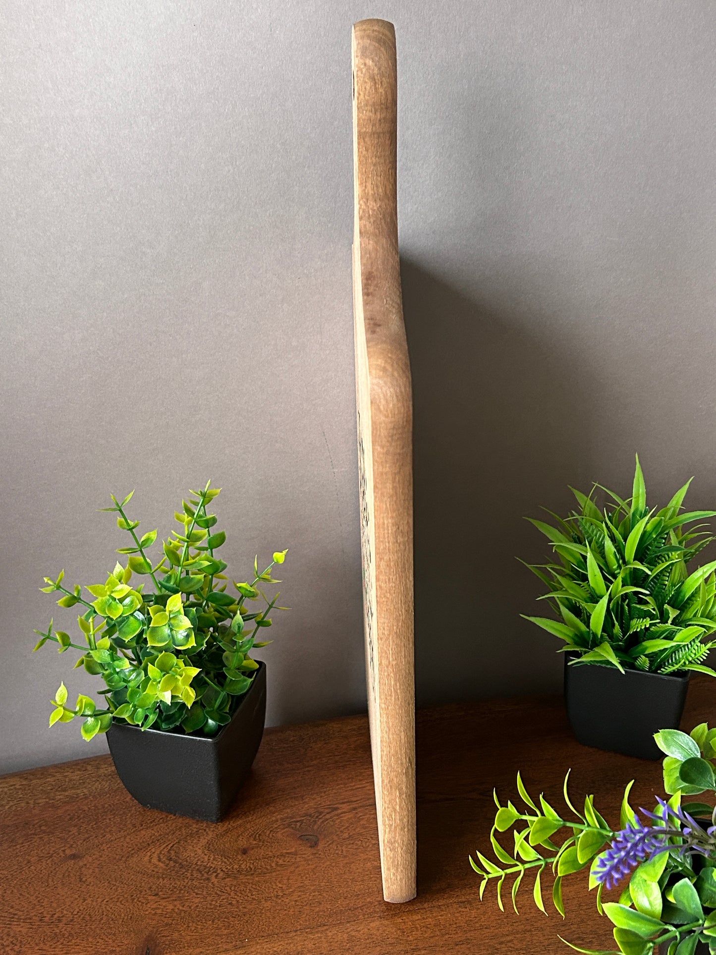 Schneidebrett aus Buchenholz mit Hirsch Gravur, 40 x 18 x 1,5 cm, Schneidebrett aus massivem Buchenholz mit eigenem Text gestalten