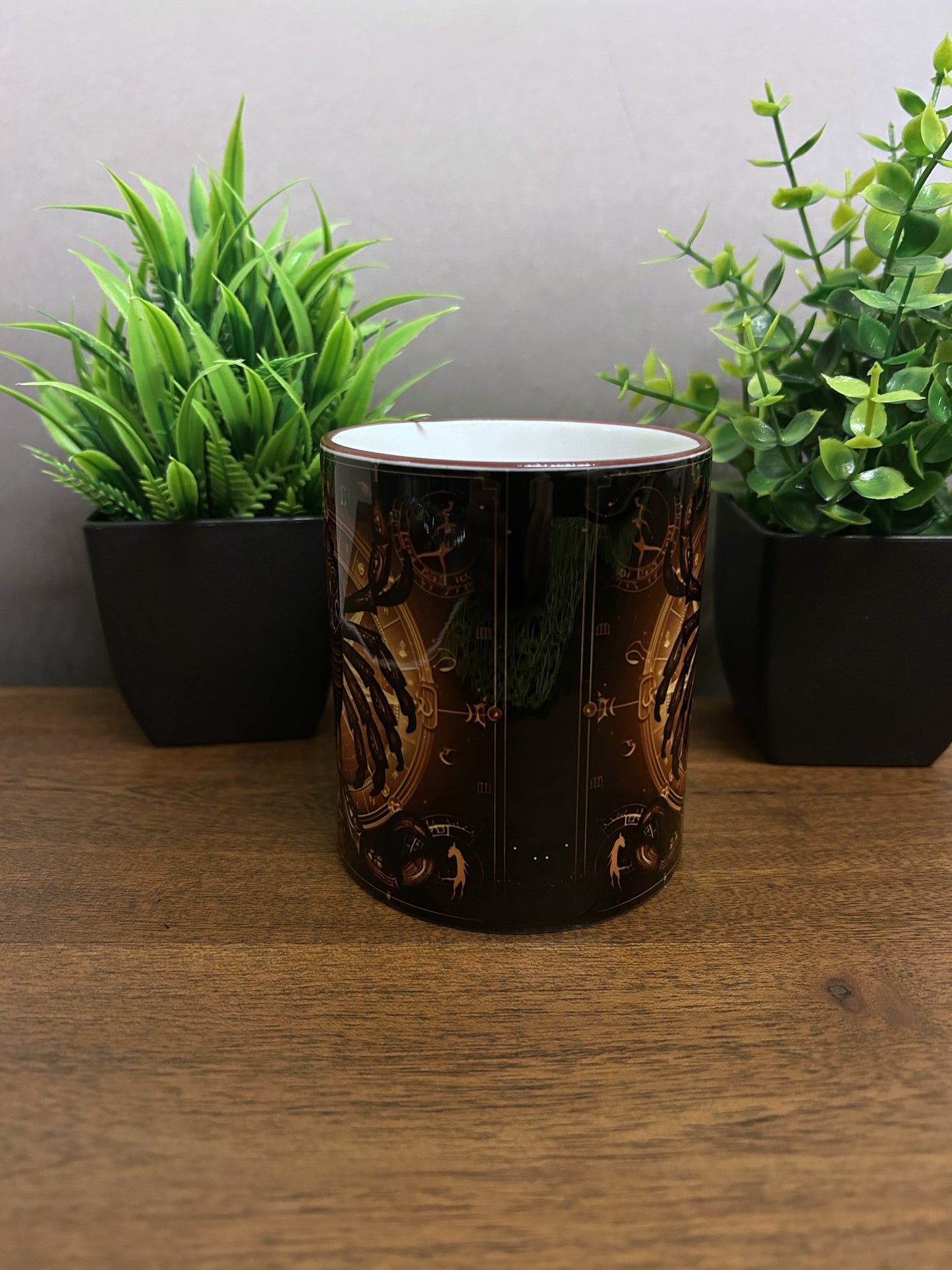 Tasse mit Sternzeichen-Motiv Skorpion / beidseitig bedruckt / Spülmaschinenfest /Sublimationstasse mit hochwertiger Orca-Beschichtung/ weiß-maroon glänzend/ 330 ml