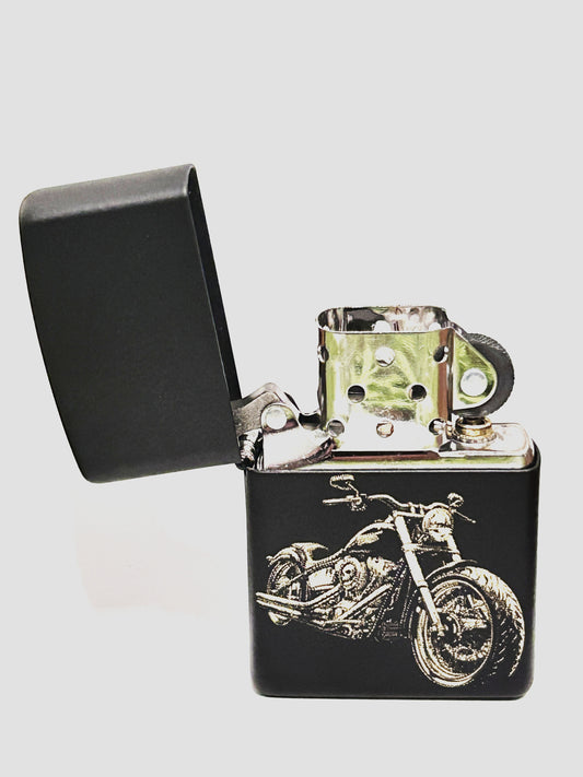 Feuerzeug mit Motorrad-Gravur, Schwarz Matt, Metall, Personalisierbar, Nachfüllbar, 5,7 x 3,9 x 1,3 cm