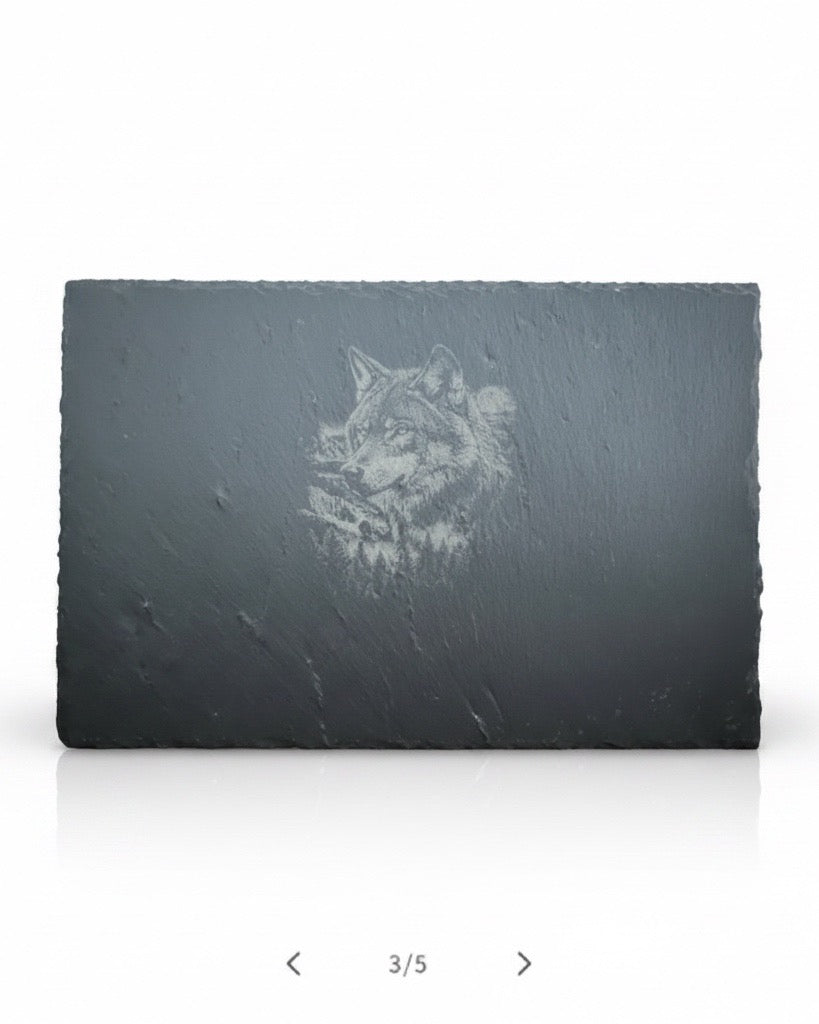 WAS Germany  Naturschiefer-Servierplatte, mit Wolf Motiv, Schiefertafel personalisierbar mit Gravur 30 × 20 x 0,6 cm,   für Käse, Sushi und Antipasti