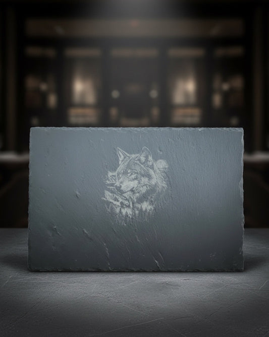 WAS Germany  Naturschiefer-Servierplatte, mit Wolf Motiv, Schiefertafel personalisierbar mit Gravur 30 × 20 x 0,6 cm,   für Käse, Sushi und Antipasti