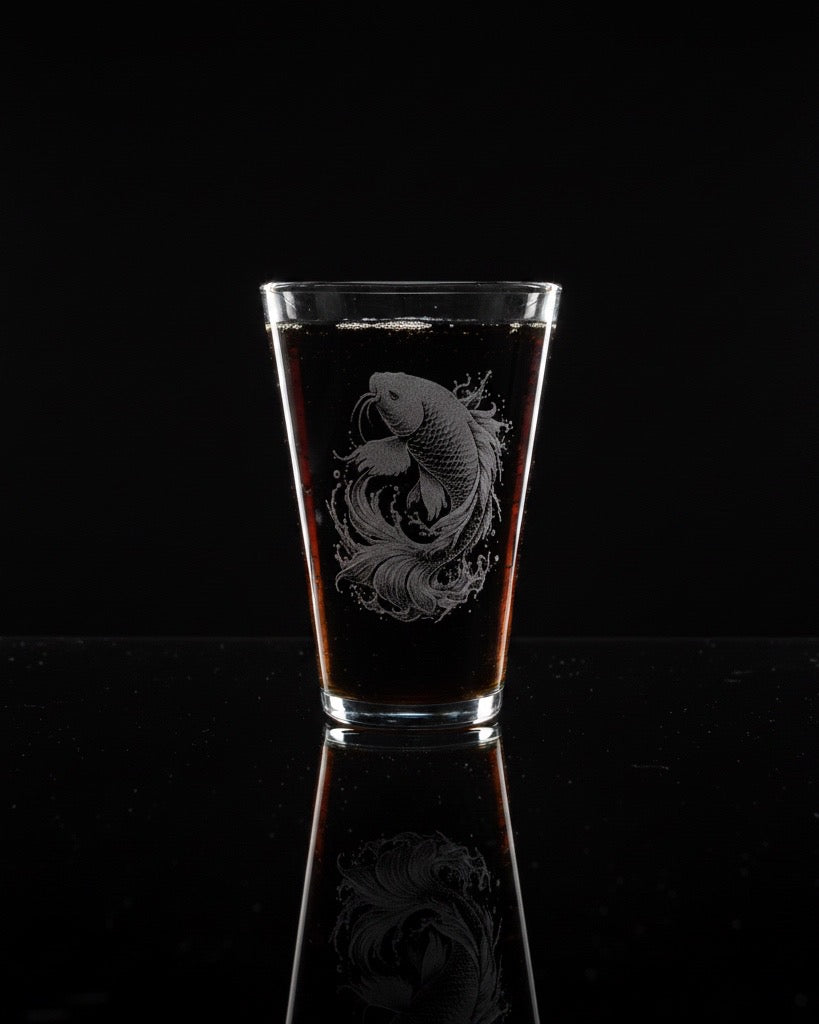 Designerglas mit  Gravur, 300 ml, verschiedene Motive mit weißer Gravur, Spülmaschinengeeignet, mit persönlichem Text gestalten