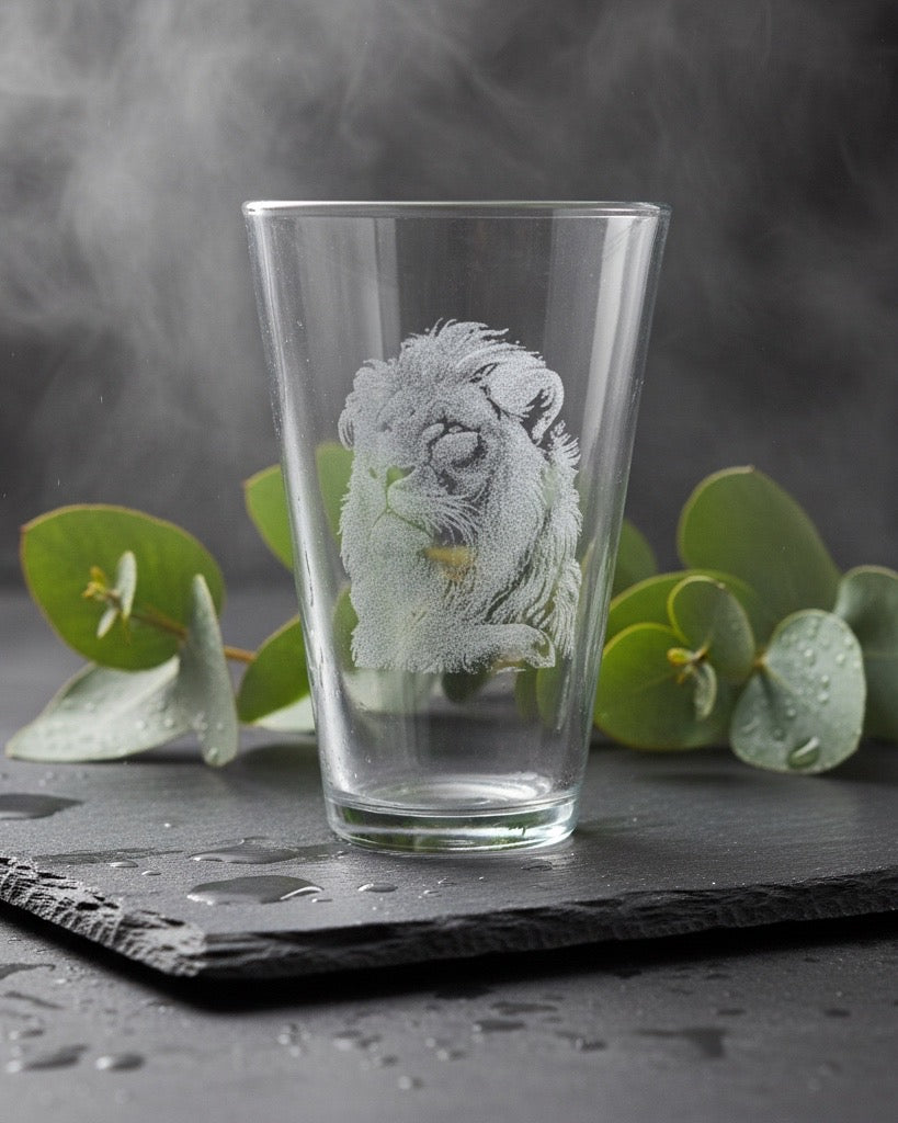 Designerglas mit  Gravur, 300 ml, verschiedene Motive mit weißer Gravur, Spülmaschinengeeignet, mit persönlichem Text gestalten