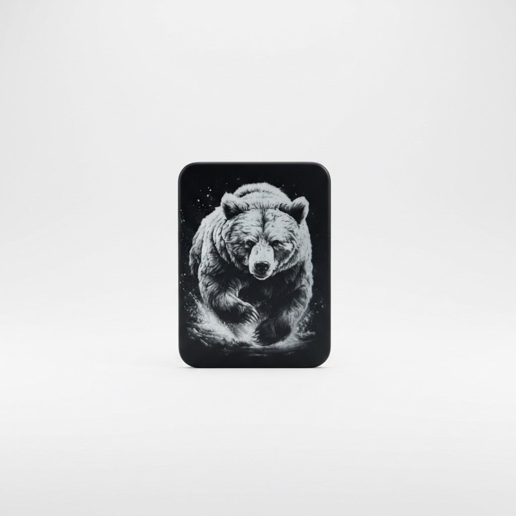 Nathan Metalldose mit Spielkarten, Schwarz, mit verschiedenen Motiven Lasergravur, Rechteckig, 9.5 x 6.5 x 3 cm, Geschenk
