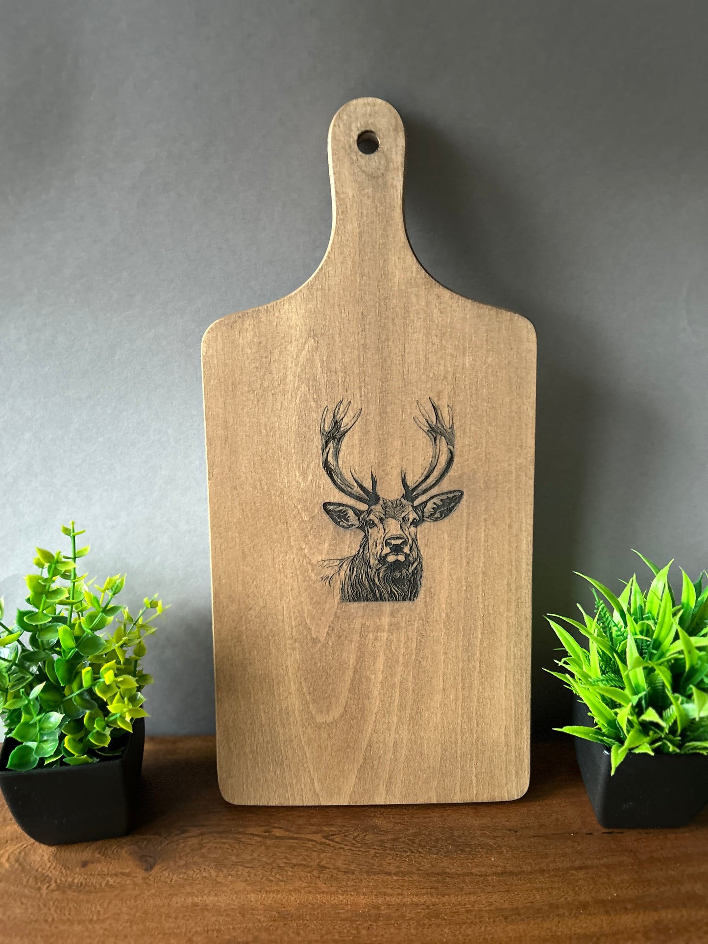 Schneidebrett aus Buchenholz mit Hirsch Gravur, 40 x 18 x 1,5 cm, Schneidebrett aus massivem Buchenholz mit eigenem Text gestalten