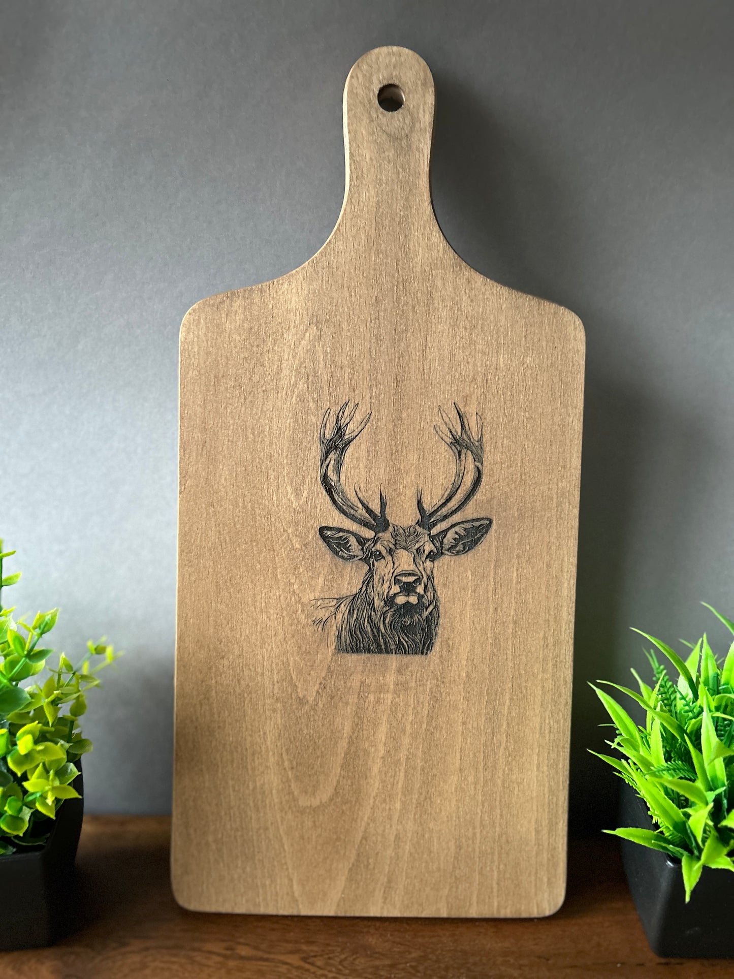 Schneidebrett aus Buchenholz mit Hirsch Gravur, 40 x 18 x 1,5 cm, Schneidebrett aus massivem Buchenholz mit eigenem Text gestalten
