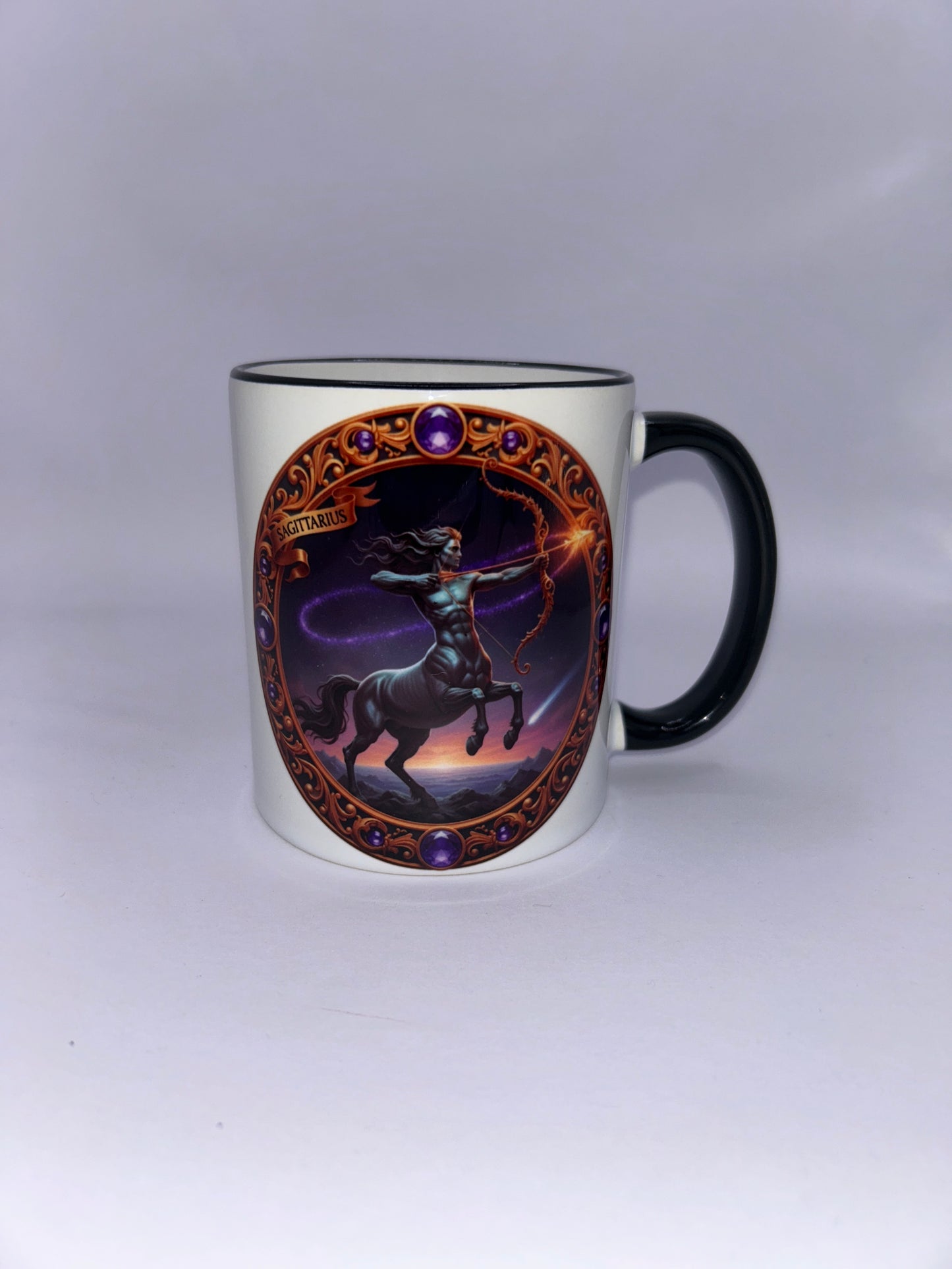 Tasse mit Sternzeichen-Motiv Schütze / beidseitig bedruckt / Spülmaschinenfest /Sublimationstasse mit hochwertiger Orca-Beschichtung/ weiß –schwarz glänzend/ 330 ml
