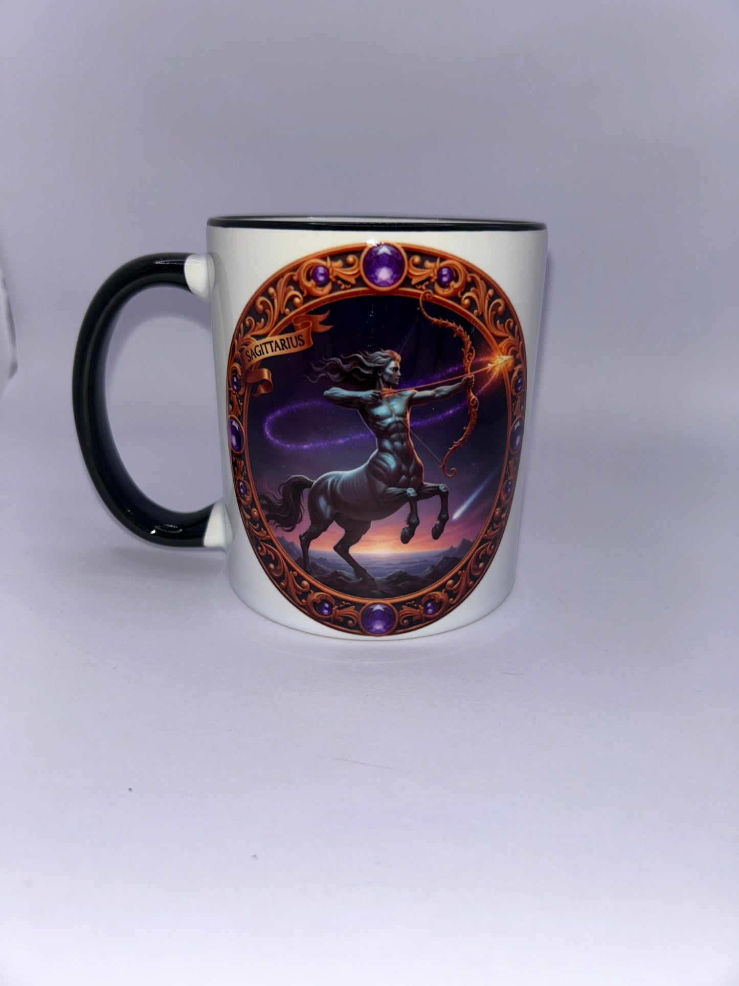 Tasse mit Sternzeichen-Motiv Schütze / beidseitig bedruckt / Spülmaschinenfest /Sublimationstasse mit hochwertiger Orca-Beschichtung/ weiß –schwarz glänzend/ 330 ml
